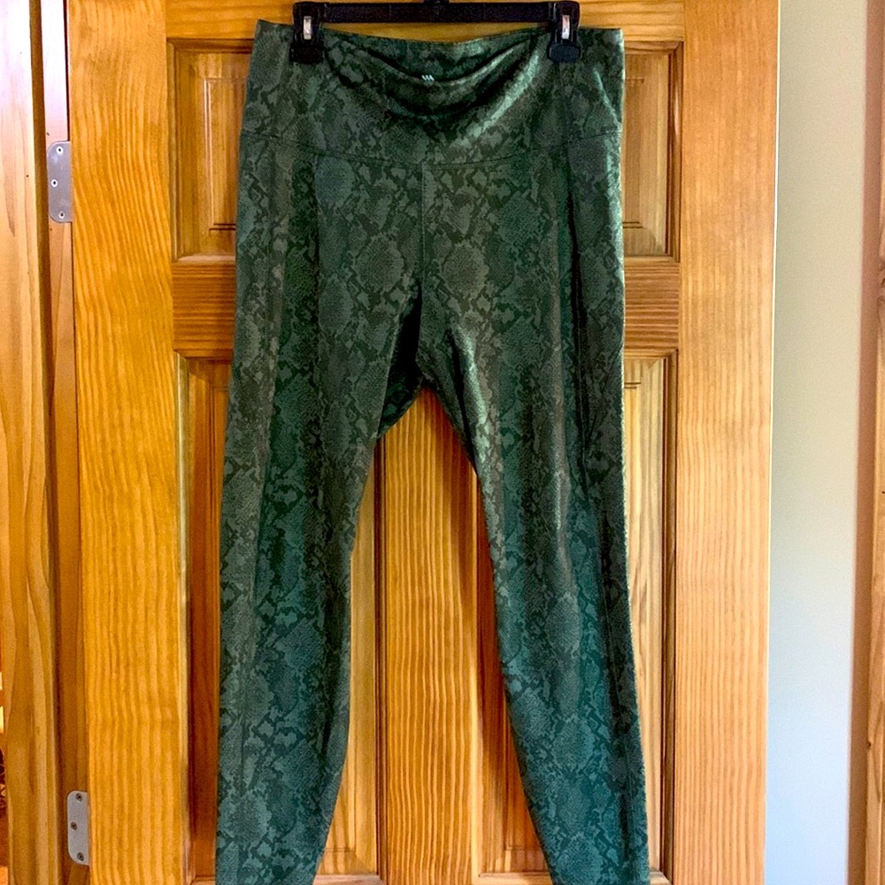 Green pocket leggings